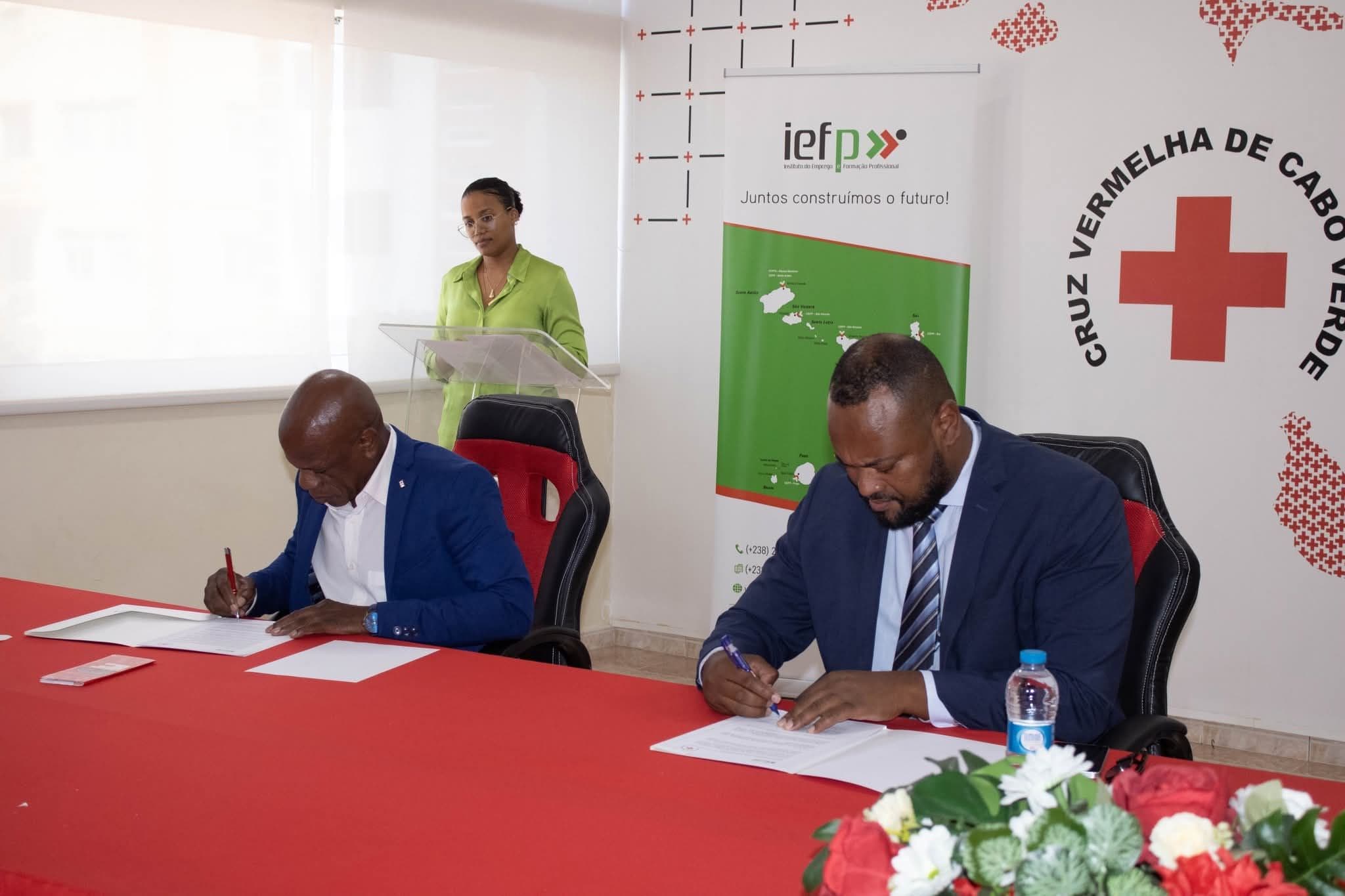 IEFP e Cruz Vermelha firmam protocolo para promover emprego digno e formação profissional